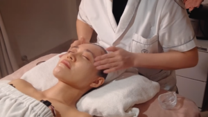 Facial Massage Techniques to Reduce Signs of Premature Aging and Improve Circulation